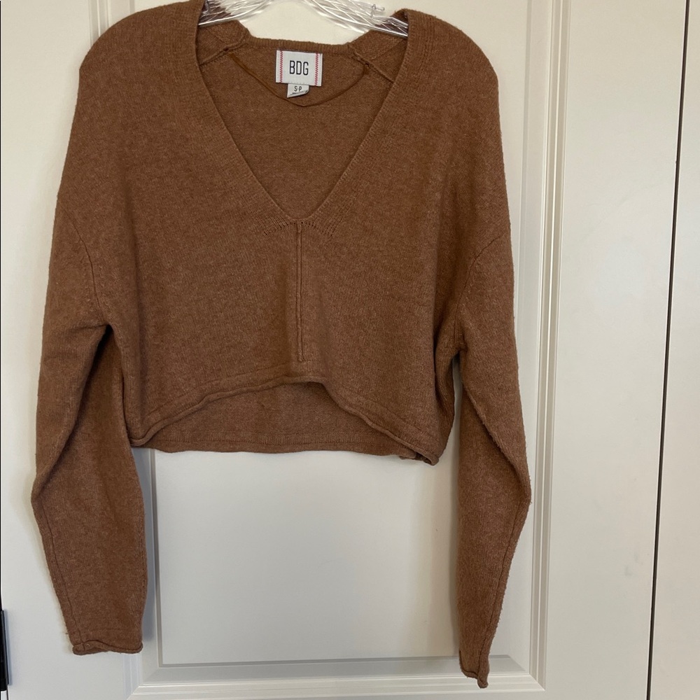 BDG Tan V-Neck Cropped Sweater new w/o tags